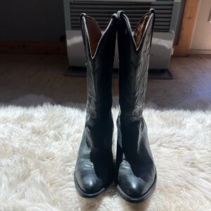 Lightly worn Shyanne cowboy boots